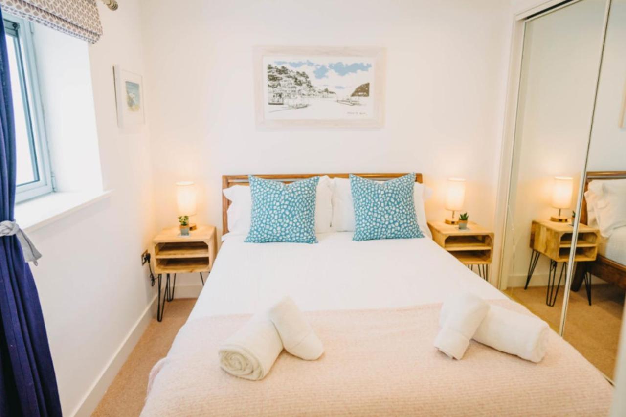 New Quay Sunset Waves Sea View Apartment Featuring Panoramic Views & Parking מראה חיצוני תמונה