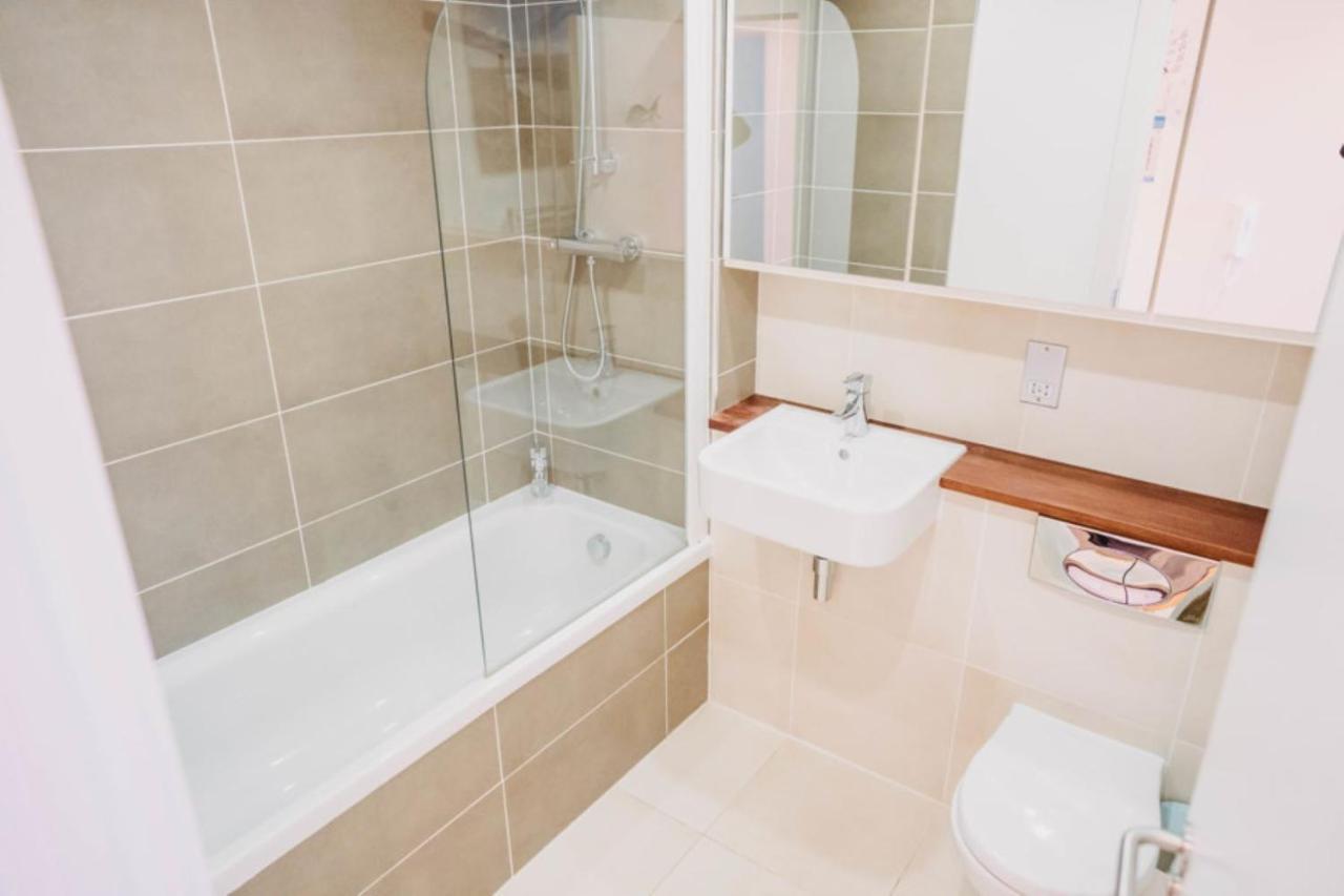New Quay Sunset Waves Sea View Apartment Featuring Panoramic Views & Parking מראה חיצוני תמונה