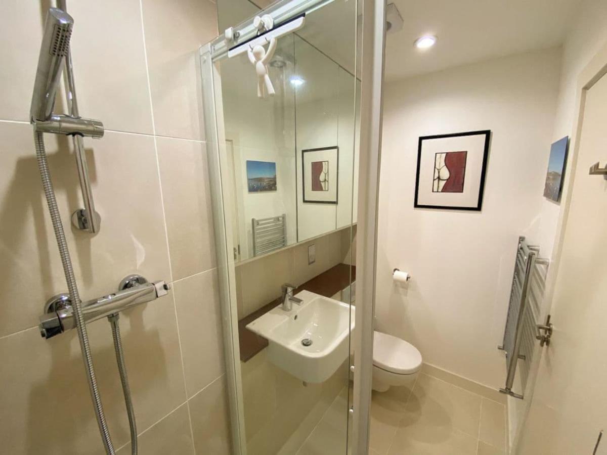 New Quay Sunset Waves Sea View Apartment Featuring Panoramic Views & Parking מראה חיצוני תמונה